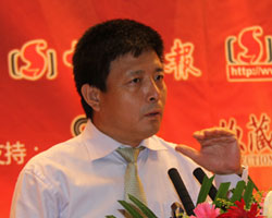 中國證券報首席經(jīng)濟學家衛(wèi)保川上臺演講.jpg