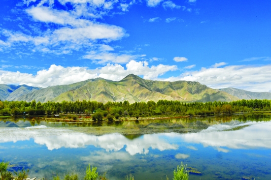 遠(yuǎn)山近河.jpg