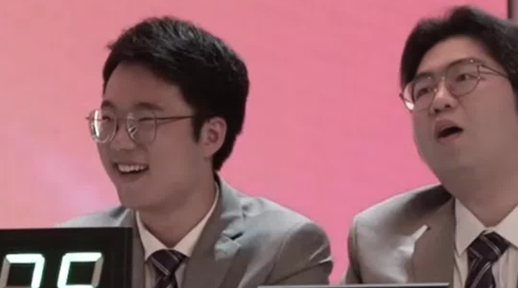 南京大學(xué)半決賽：我們負(fù)責(zé)傳遞快樂(lè)_副本.jpg